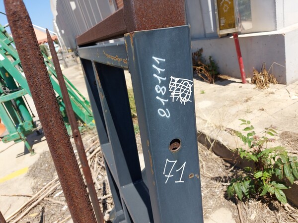 71#7834 Forca letamene Merlo e forca rotoballe Landini in vendita - foto 8