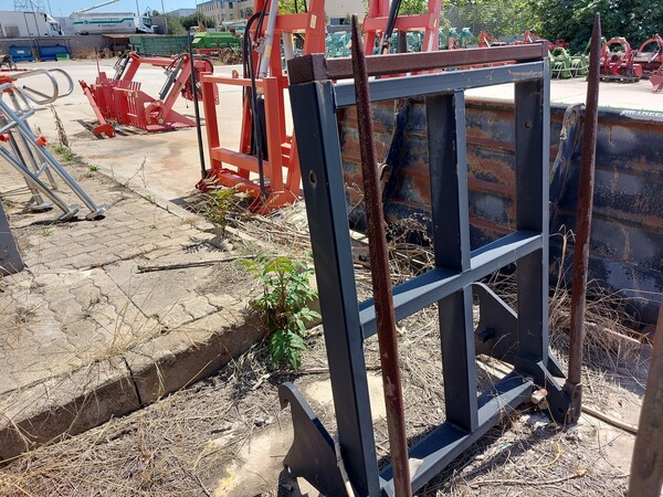 71#7834 Forca letamene Merlo e forca rotoballe Landini in vendita - foto 10