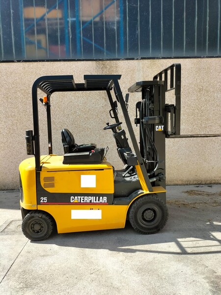 Carrelli elevatori in vendita