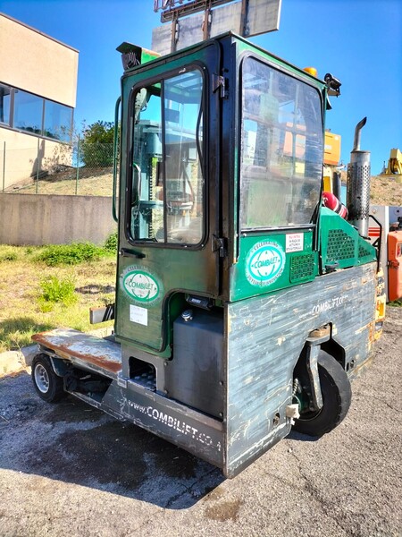 Carrelli elevatori in vendita