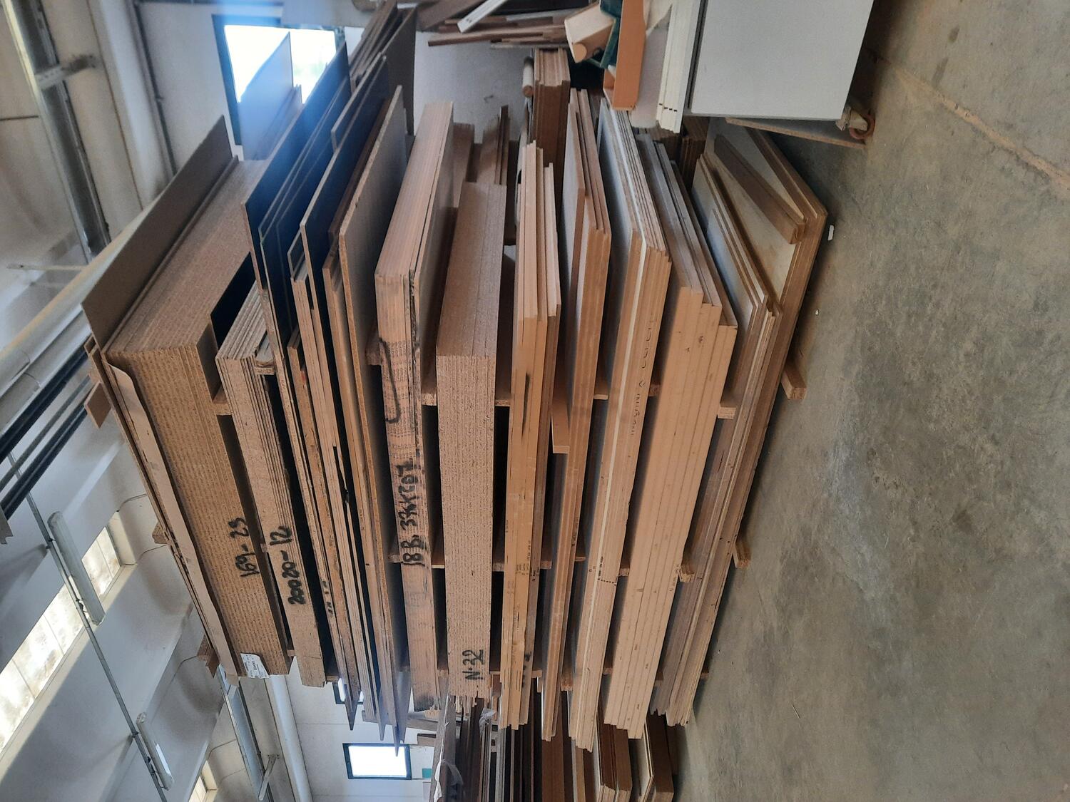 Armadietto Per Bambini 2 Pezzi, 160x50x200 Cm, Con Asta Appendiabiti E Cuccia Per Gatti, Colore Legno Naturale E Bianco
