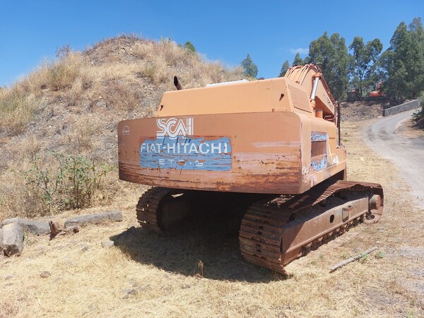 11#7850 Escavatore Fiat Hitachi FH 220.3 in vendita - foto 3