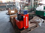 Image 9 - Doosan pallet trucks - Lot 136 (Auction 7892)