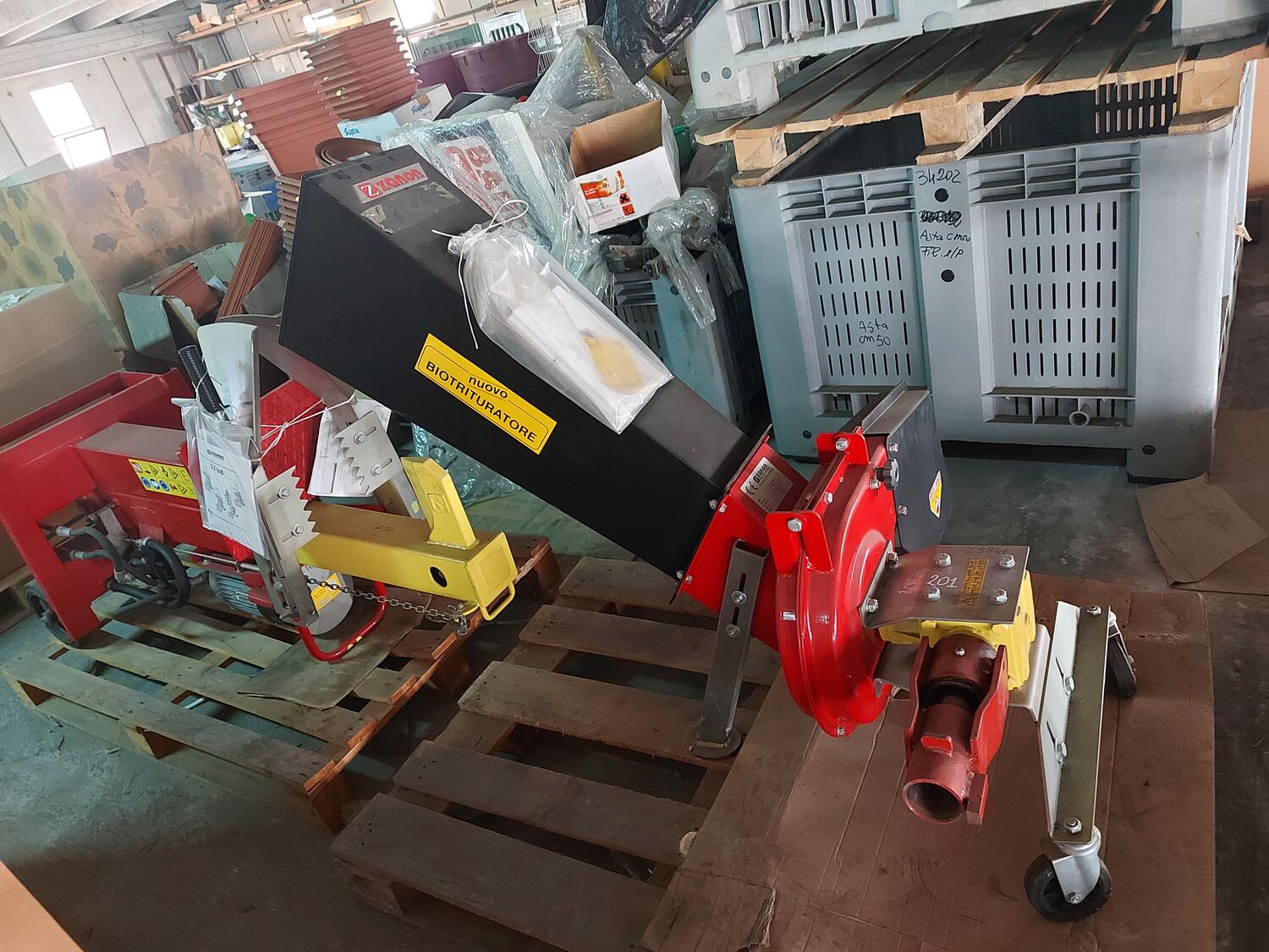 Lot Zanon wood chipper