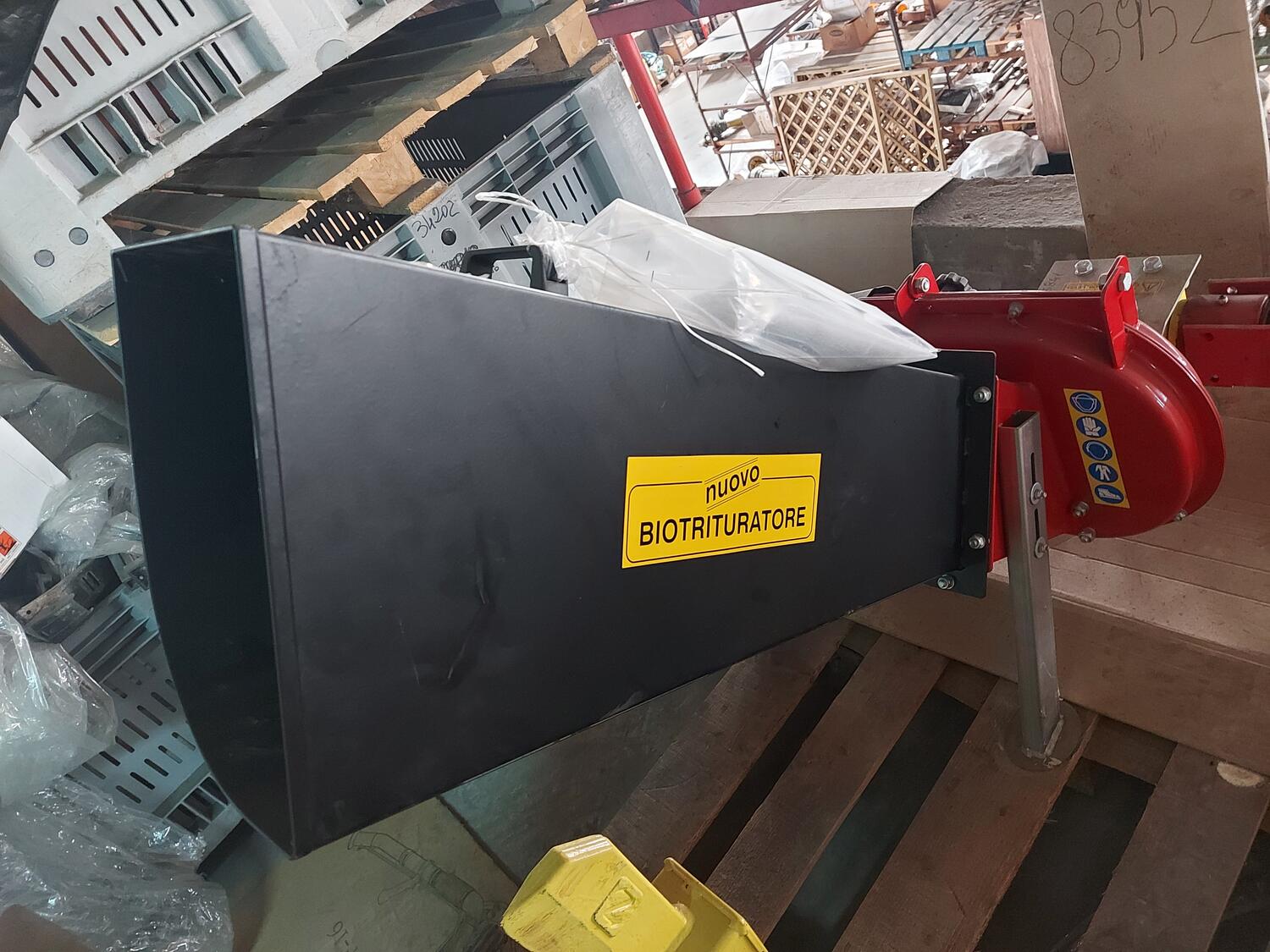 Lot Zanon wood chipper