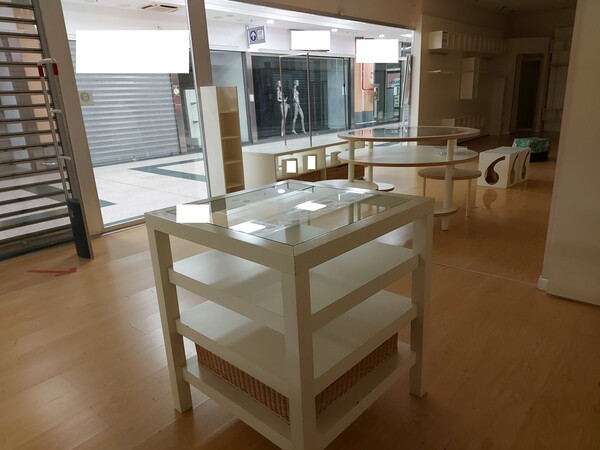 15#7897 Arredo e attrezzature negozio abbigliamento in vendita - foto 10