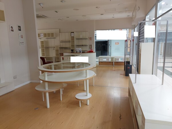 15#7897 Arredo e attrezzature negozio abbigliamento in vendita - foto 22
