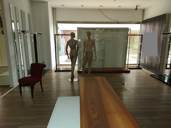 17#7897 Arredo e attrezzature negozio abbigliamento in vendita - foto 5