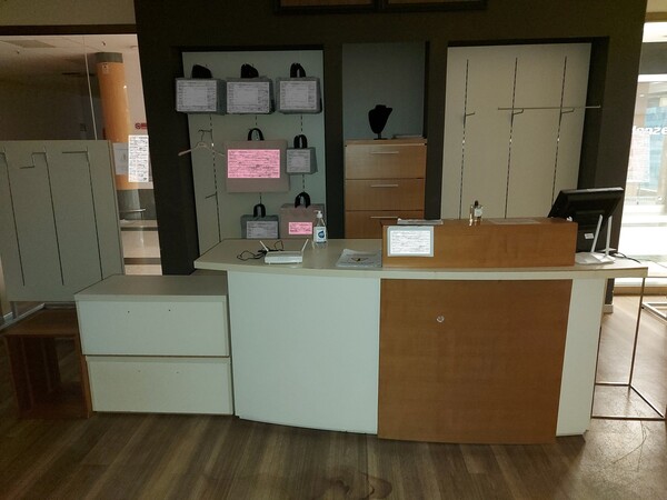 17#7897 Arredo e attrezzature negozio abbigliamento in vendita - foto 11