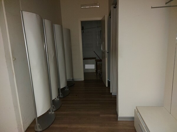 17#7897 Arredo e attrezzature negozio abbigliamento in vendita - foto 14