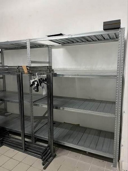 22#7897 Arredo e attrezzature negozio abbigliamento in vendita - foto 6