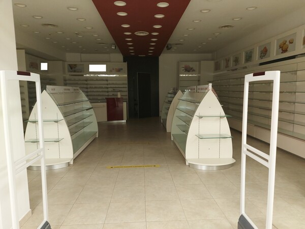 23#7897 Arredo e attrezzature parafarmacia in vendita - foto 1