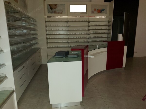 23#7897 Arredo e attrezzature parafarmacia in vendita - foto 5