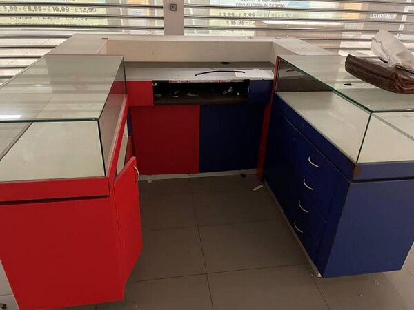 27#7897 Arredo e attrezzature attività commerciali in vendita - foto 1