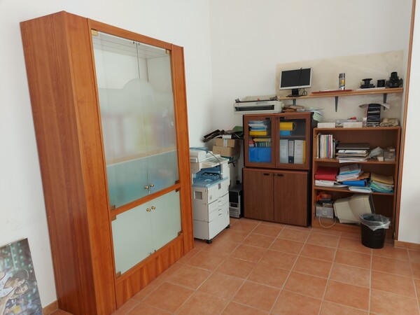 1#7900 Arredi e attrezzature da ufficio in vendita - foto 3
