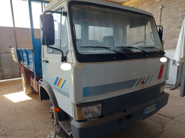 26#7901 Autocarro con cassone ribaltabile trilaterale Fiat Iveco 79.12 in vendita - foto 1