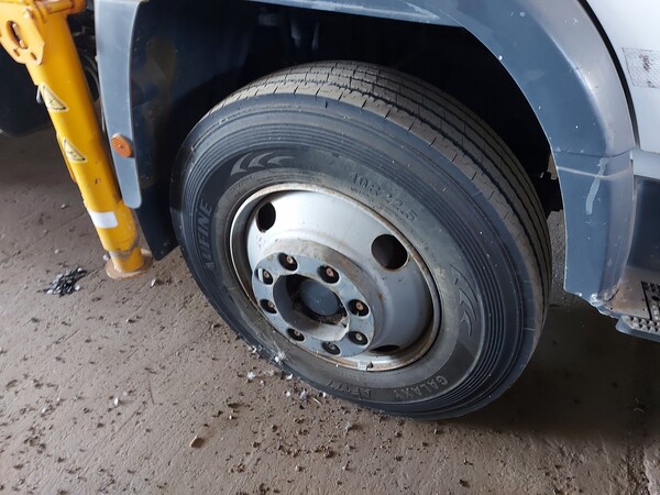 28#7901 Autocarro con gru e cassone ribaltabile Fiat Iveco 135.17 in vendita - foto 6