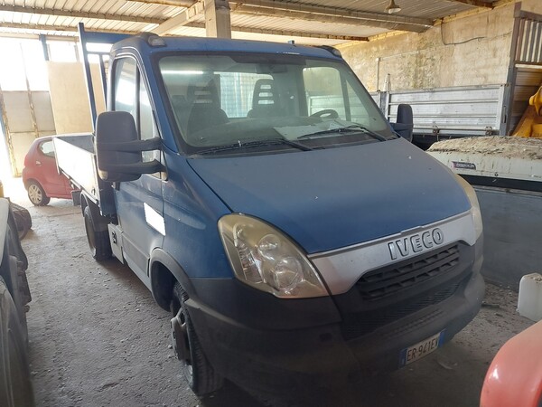 29#7901 Autocarro con cassone ribaltabile trilaterale Iveco 35C13 in vendita - foto 1