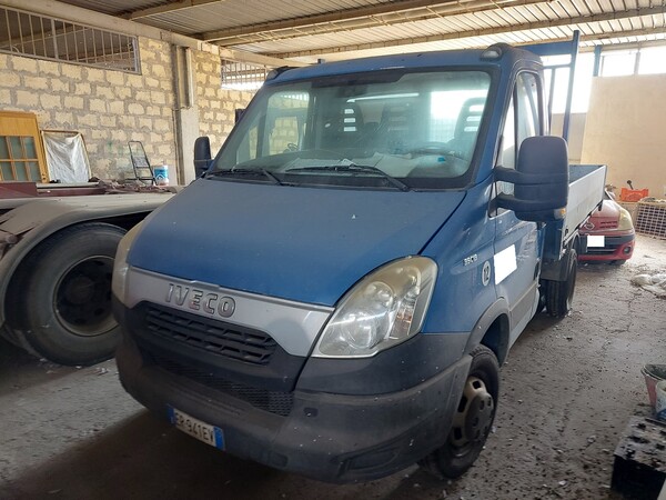 29#7901 Autocarro con cassone ribaltabile trilaterale Iveco 35C13 in vendita - foto 4