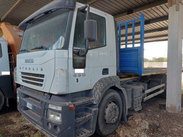 31#7901 Autocarro con pianale scarrabile Iveco Stralis 430 in vendita - foto 1