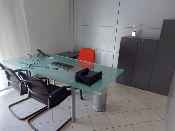 1#7903 Arredi da ufficio in vendita - foto 1