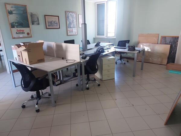 1#7904 Arredi da ufficio e materiale informatico in vendita - foto 3