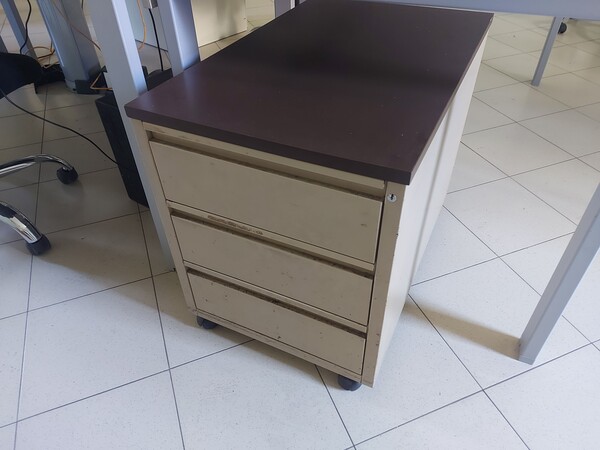 1#7904 Arredi da ufficio e materiale informatico in vendita - foto 11