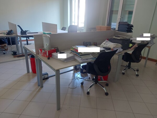 1#7904 Arredi da ufficio e materiale informatico in vendita - foto 12