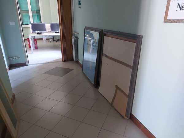 1#7904 Arredi da ufficio e materiale informatico in vendita - foto 32