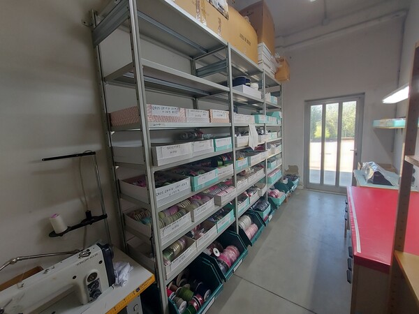 75#7915 Scaffalature e macchine da cucire in vendita - foto 28