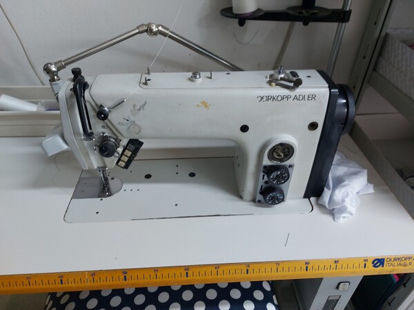 75#7915 Scaffalature e macchine da cucire in vendita - foto 33
