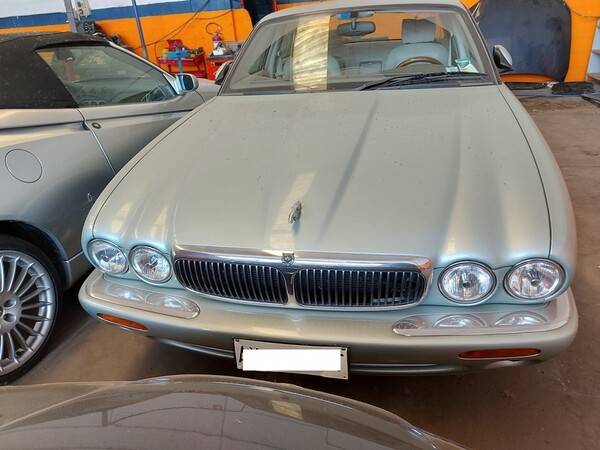 1#7918 Automobile Jaguar XJ8 in vendita - foto 2