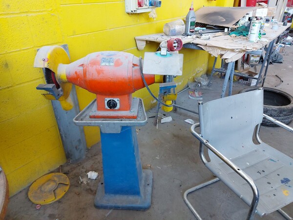 36#7918 Attrezzatura per officina meccanica e arredi uffici in vendita - foto 3