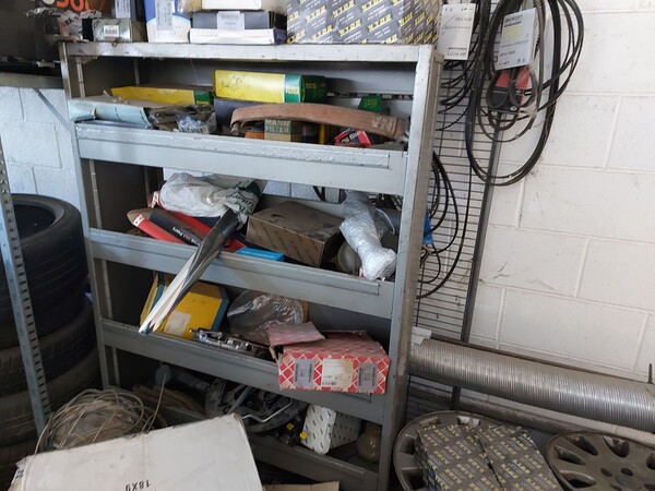 36#7918 Attrezzatura per officina meccanica e arredi uffici in vendita - foto 6
