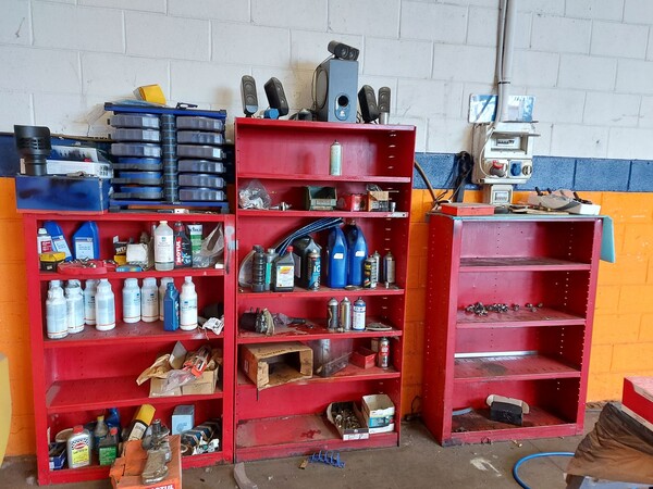 36#7918 Attrezzatura per officina meccanica e arredi uffici in vendita - foto 13