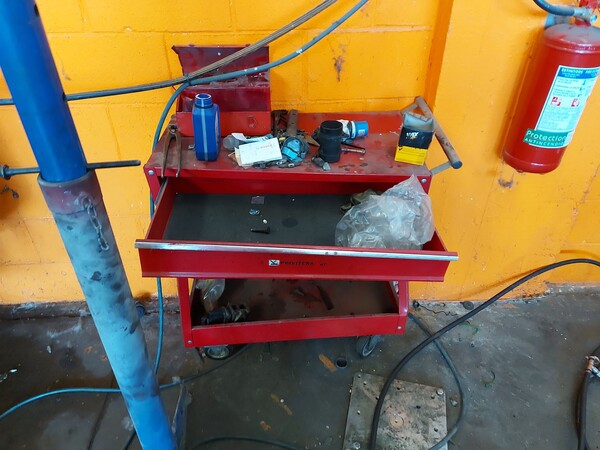 36#7918 Attrezzatura per officina meccanica e arredi uffici in vendita - foto 17