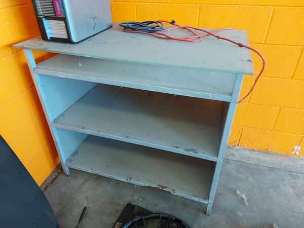 36#7918 Attrezzatura per officina meccanica e arredi uffici in vendita - foto 18