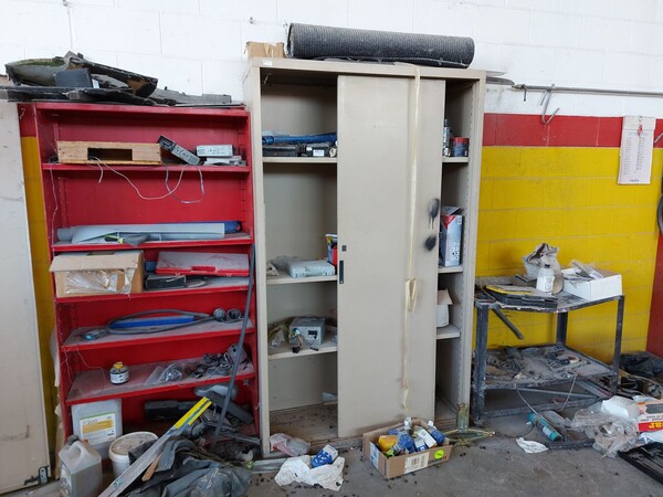 36#7918 Attrezzatura per officina meccanica e arredi uffici in vendita - foto 36