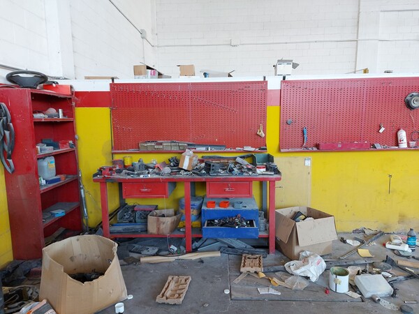 36#7918 Attrezzatura per officina meccanica e arredi uffici in vendita - foto 37