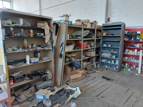 36#7918 Attrezzatura per officina meccanica e arredi uffici in vendita - foto 38