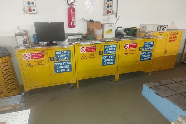 20#7922 Banco aspiratore vernici e  armadi contenitore vernici in vendita - foto 5