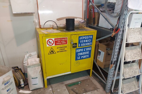 20#7922 Banco aspiratore vernici e  armadi contenitore vernici in vendita - foto 8