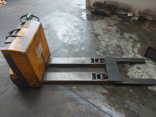 7#7923 Carrelli elevatori e lavapavimenti in vendita - foto 15