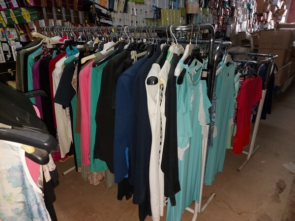 1#7928 Stock di abbigliamento e calzature uomo donna e bambino in vendita - foto 11