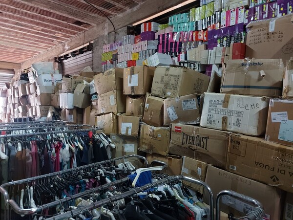 1#7928 Stock di abbigliamento e calzature uomo donna e bambino in vendita - foto 13