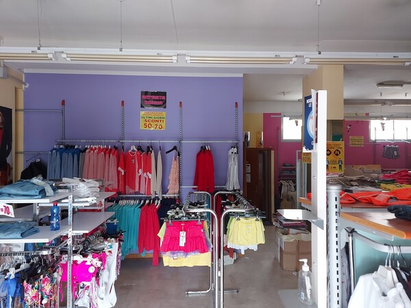 2#7928 Stock di abbigliamento e calzature uomo donna e bambino in vendita - foto 3