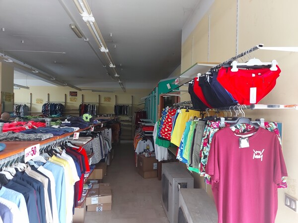 2#7928 Stock di abbigliamento e calzature uomo donna e bambino in vendita - foto 4