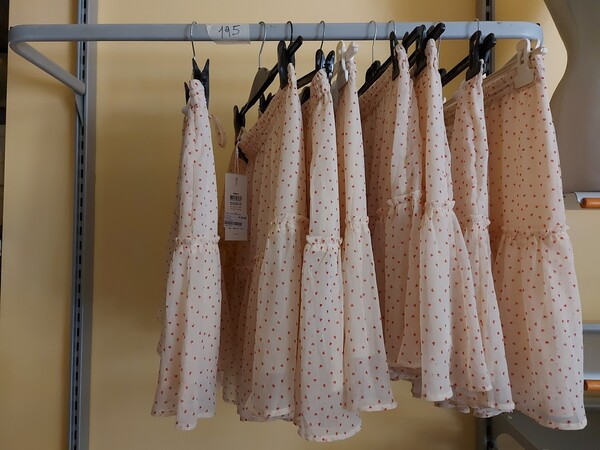 2#7928 Stock di abbigliamento e calzature uomo donna e bambino in vendita - foto 5