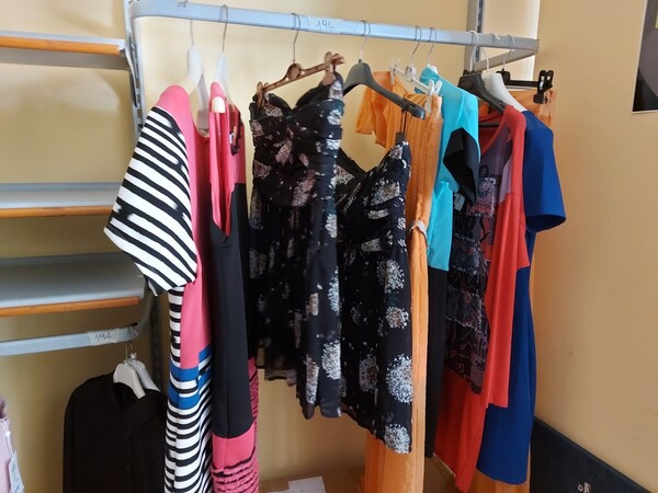 2#7928 Stock di abbigliamento e calzature uomo donna e bambino in vendita - foto 8
