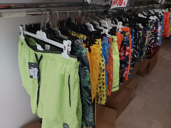 2#7928 Stock di abbigliamento e calzature uomo donna e bambino in vendita - foto 20